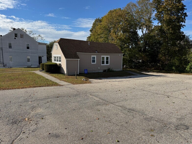 More Photos Of 1567 Centerville Rd, Warwick Office For Sale