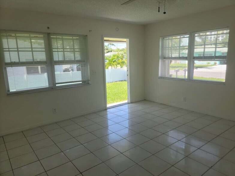 More Photos Of 138-140 NE 1st Ct, Dania Beach Specialty For Sale