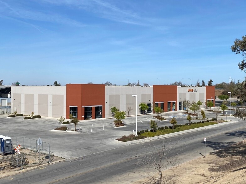 More Photos Of 2501 Union Ave, Bakersfield Warehouse For Lease