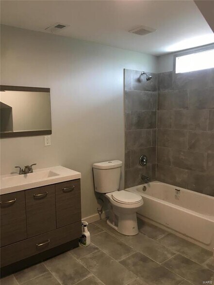 More Photos Of 7714-7718 S Broadway, Saint Louis Coworking Space