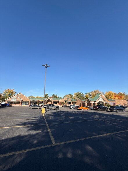 More Photos Of 945-965 E Summit St, Milford General Retail For Lease