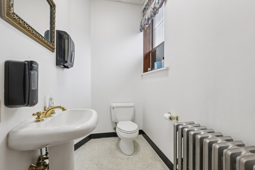 More Photos Of 2595 Yardville Hamilton Square Rd, Hamilton Office For Sale