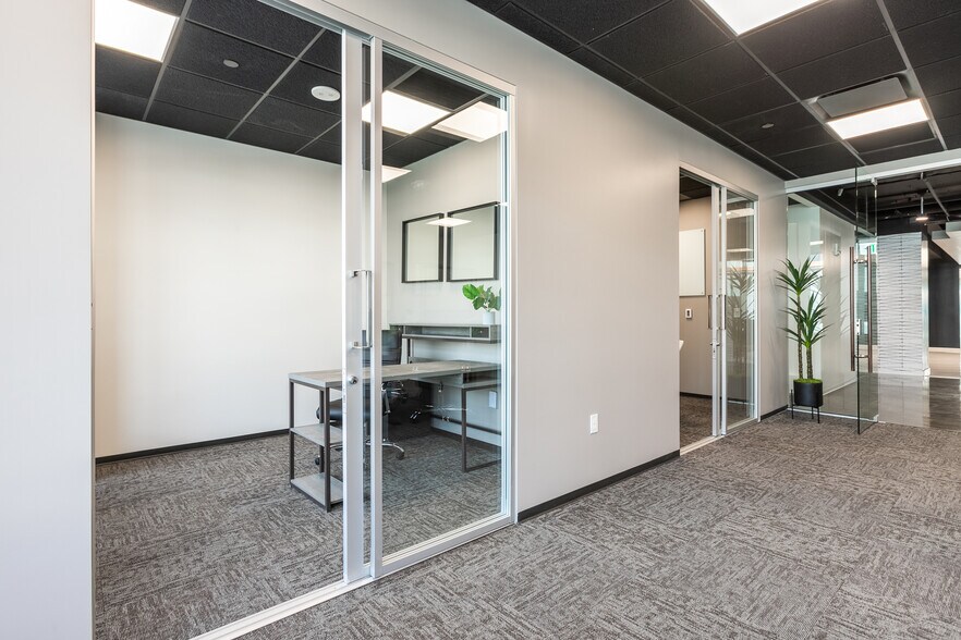 More Photos Of 2325 E Camelback Rd, Phoenix Coworking Space