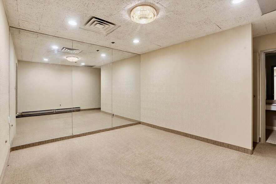 More Photos Of 505 Jermor Ln, Westminster Restaurant For Lease