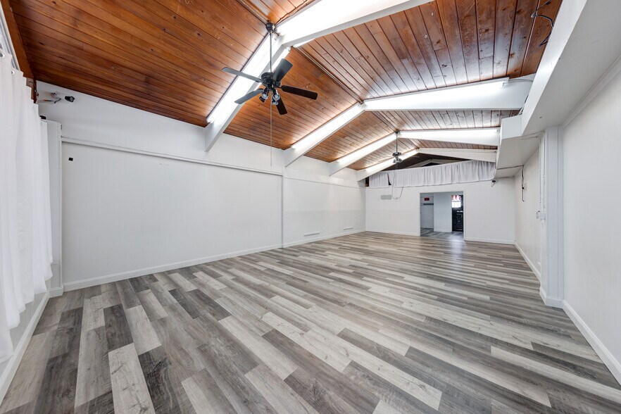 More Photos Of 5218-5230 Keystone Ct, Indianapolis Unknown For Lease