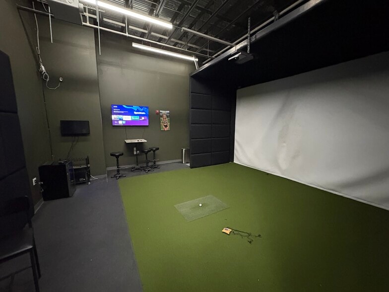 More Photos Of 586 Lewiston Junction Rd, Auburn Distribution For Sale