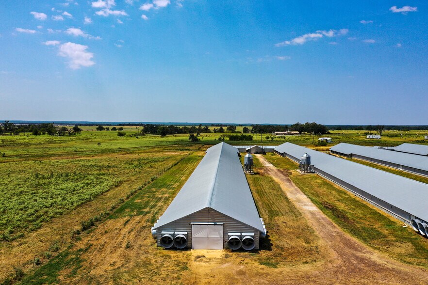 More Photos Of 3585 AN County Road 2701, Tennessee Colony Specialty For Sale