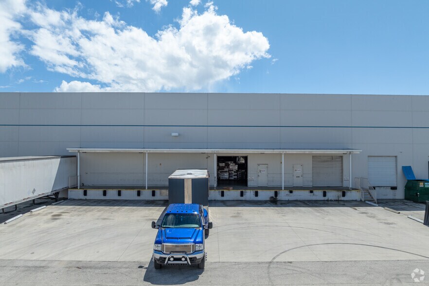 More Photos Of 3201-3237 Commerce Pky, Miramar Warehouse For Lease