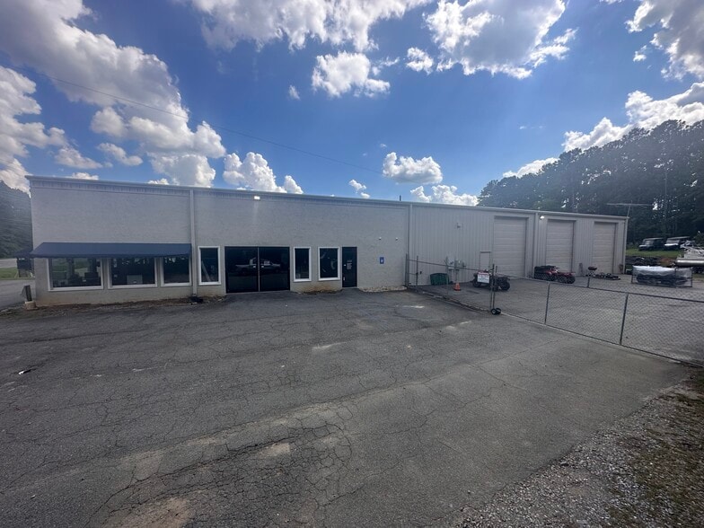 More Photos Of 3028 N Columbia St, Milledgeville Showroom For Sale