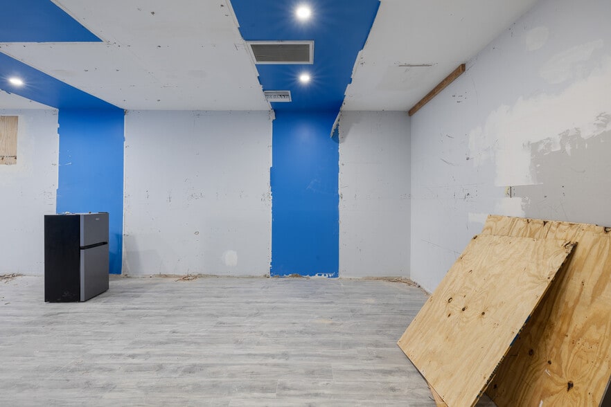 More Photos Of 9937 Commerce Ave, Tujunga Freestanding For Sale