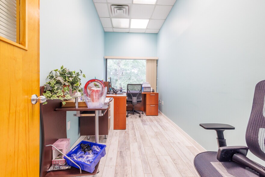 More Photos Of 815 E 68th St, Savannah Medical For Lease