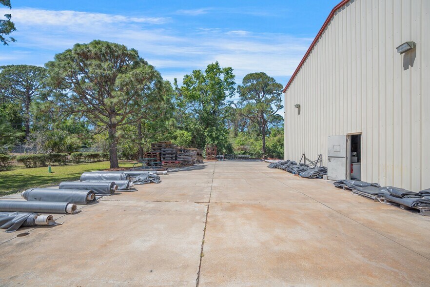 More Photos Of 1500 Desoto Rd, Sarasota Warehouse For Sale