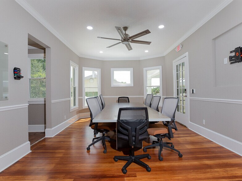 More Photos Of 713 W New York Ave, Deland Office For Lease