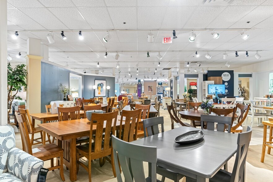 More Photos Of 130 Western Ave, South Portland Freestanding For Sale