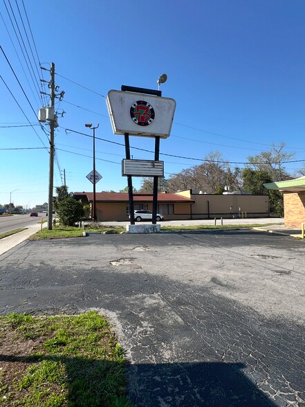 More Photos Of 4556 Blanding Blvd, Jacksonville Freestanding For Sale