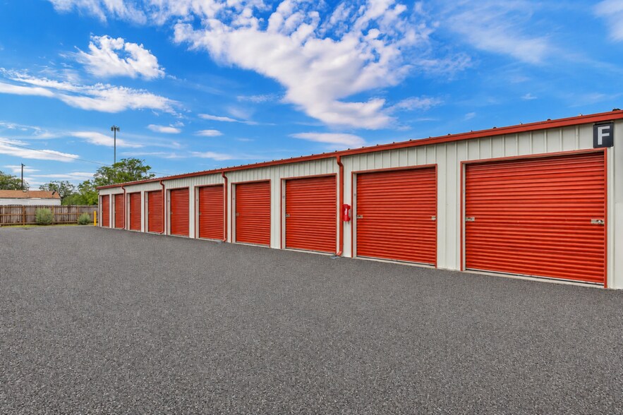 More Photos Of 1663 Moore Ave, Portland Self Storage For Sale