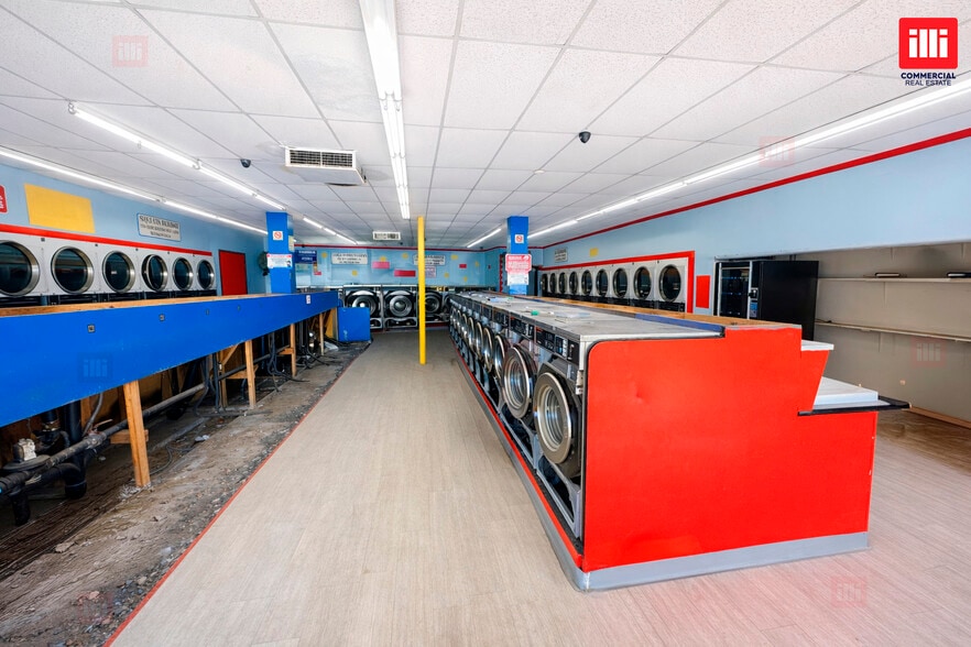 More Photos Of 8646-8658 Woodman Ave, Arleta Unknown For Lease