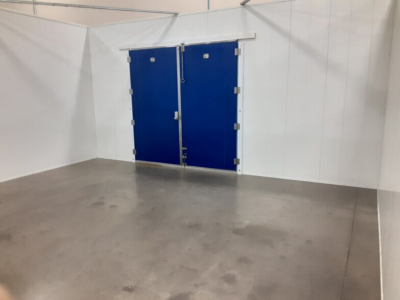 More Photos Of 3901 E Plano Pky, Plano Warehouse For Lease