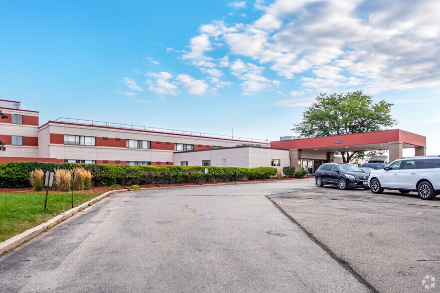 More Photos Of 5311 S Howell Ave, Milwaukee Hotel For Sale