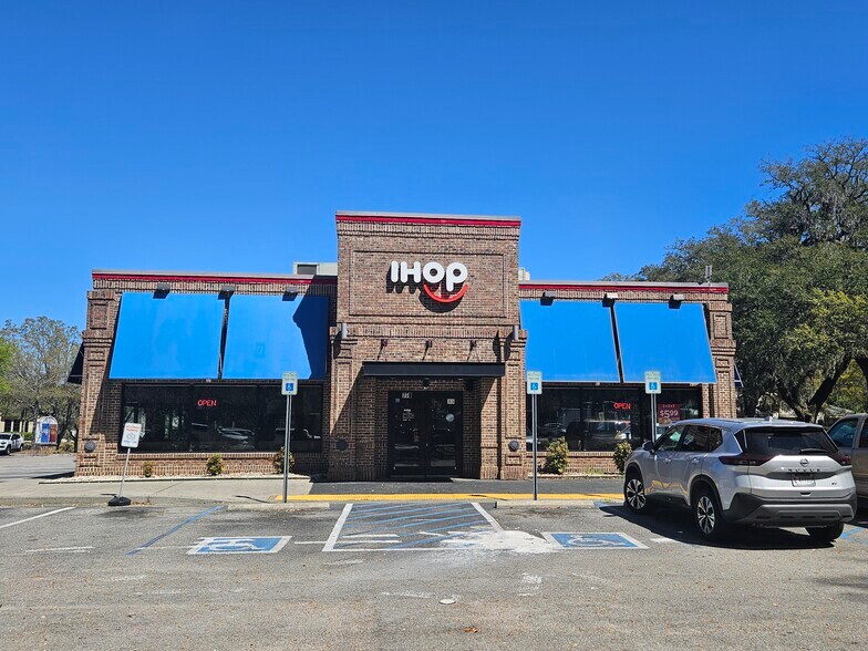 Primary Photo Of 771 Daniel Ellis Dr, Charleston Restaurant For Lease