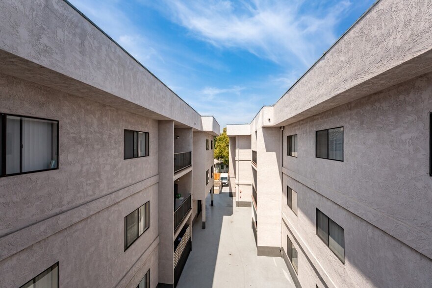 More Photos Of 201 N Belmont St, Glendale Apartments For Sale