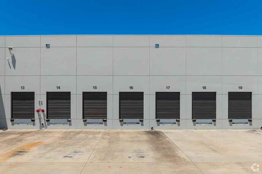 More Photos Of 502 Fountain Pky, Grand Prairie Warehouse For Lease