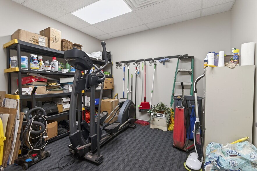 More Photos Of 2510 Solway Rd, Knoxville Flex For Lease