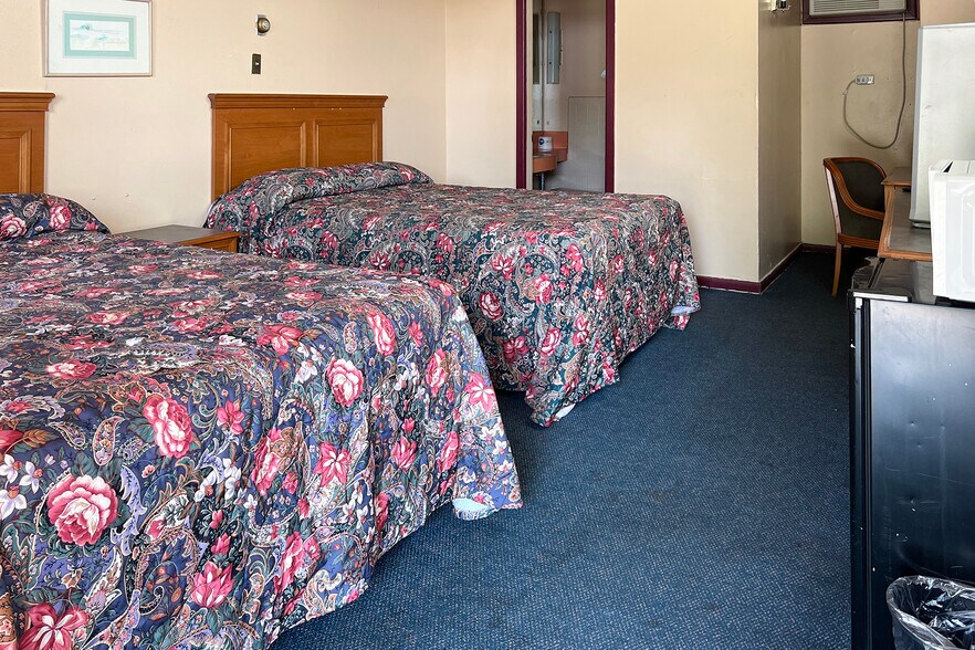 More Photos Of 819 W 7th St, Texarkana Hotel For Sale