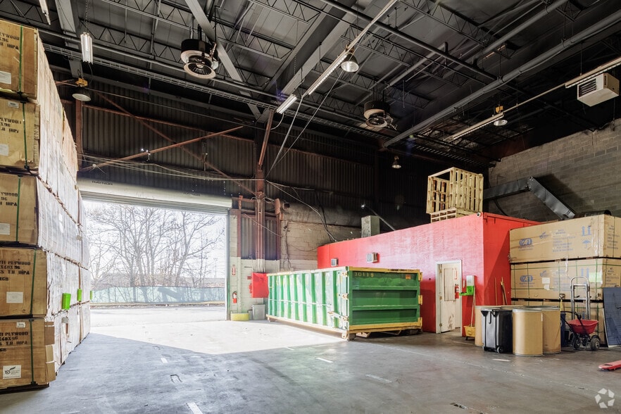 More Photos Of 397-447 Ferry St, Newark Unknown For Lease