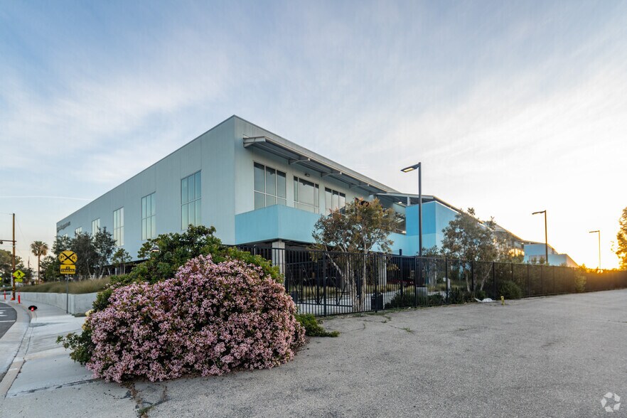 More Photos Of 2330 Utah Ave, El Segundo Loft Creative Space For Lease