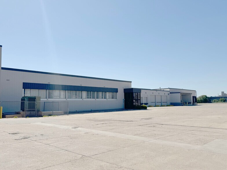 More Photos Of 3600 N Santa Fe St, Wichita Unknown For Lease