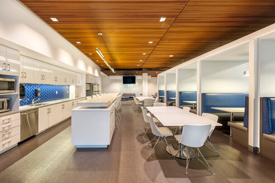 More Photos Of 2900 W Geronimo Pl, Chandler Unknown For Lease