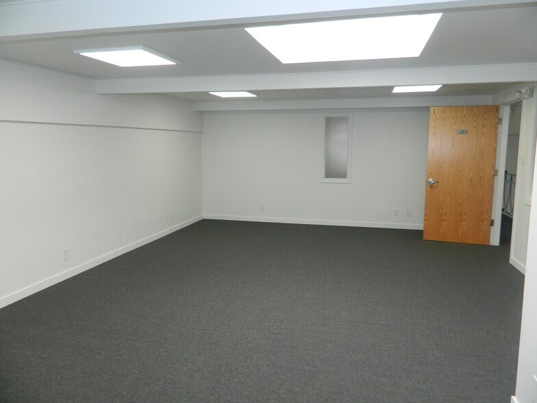 More Photos Of 1336 N Carolan Ave, Burlingame Warehouse For Lease