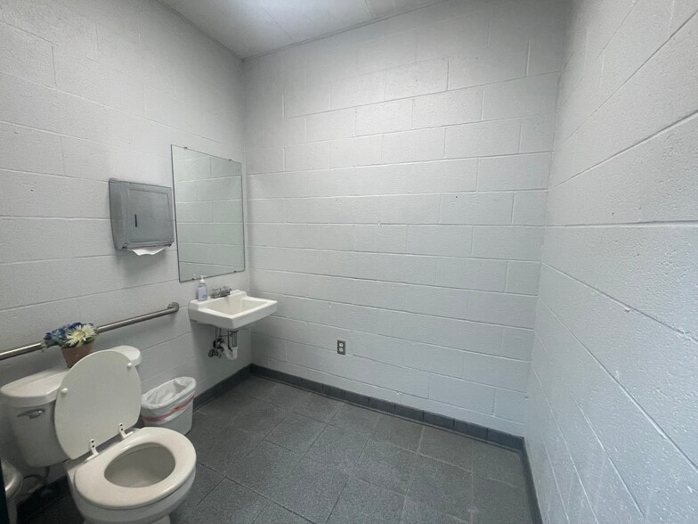 More Photos Of 84 W University Pky, Jackson General Retail For Sale