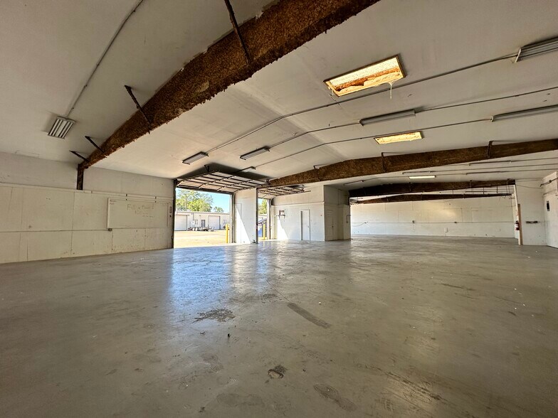 More Photos Of 7012 Belgold St, Houston Warehouse For Lease