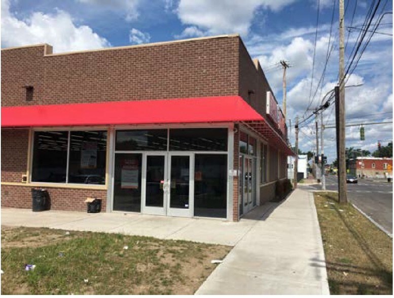 More Photos Of 2826 S Salina St, Syracuse Freestanding For Lease