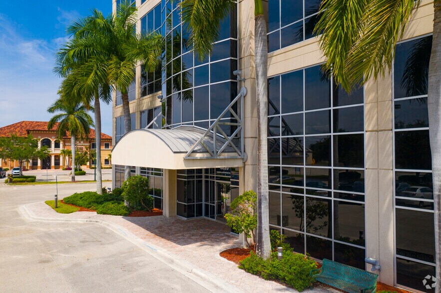 More Photos Of 5220 Summerlin Commons Blvd, Fort Myers Office For Lease