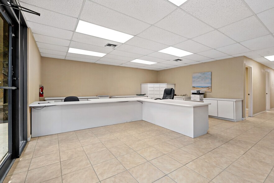 More Photos Of 567 Avenue K SE, Winter Haven Office For Sale