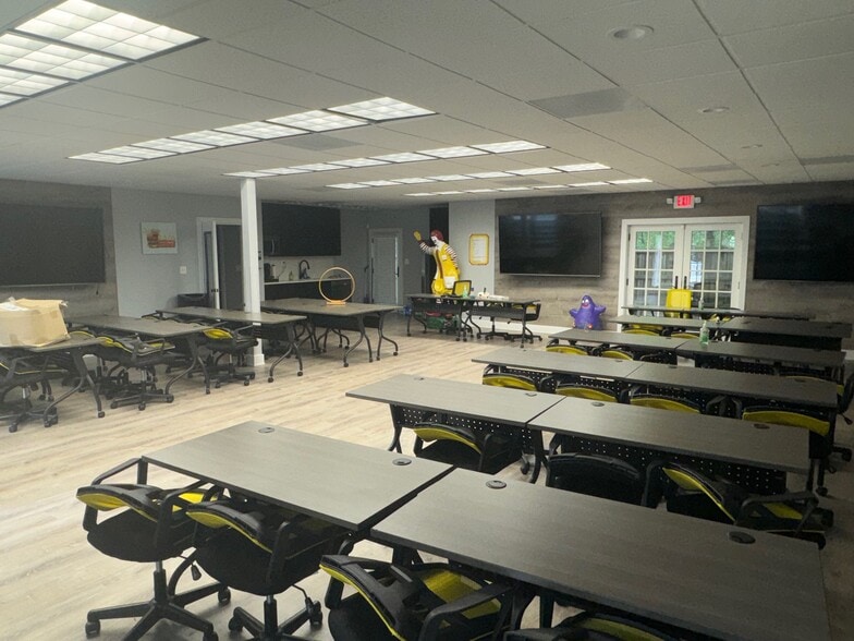 More Photos Of , Greenbelt Office For Sale