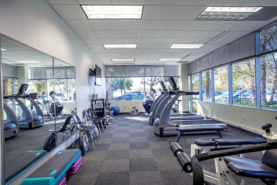 More Photos Of 13640-13690 Riverport Dr, Maryland Heights Office For Lease