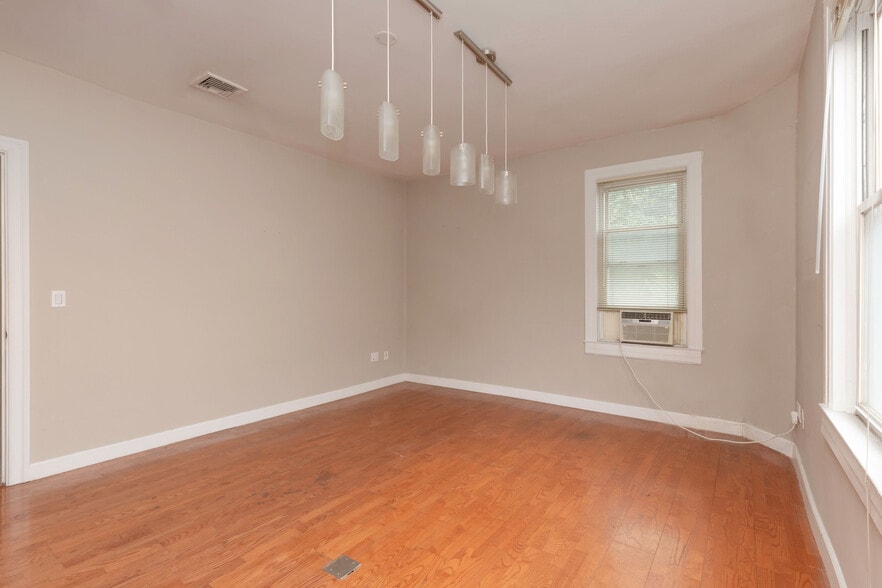 More Photos Of 3651 E Tremont Ave, Bronx Storefront Retail Residential For Lease