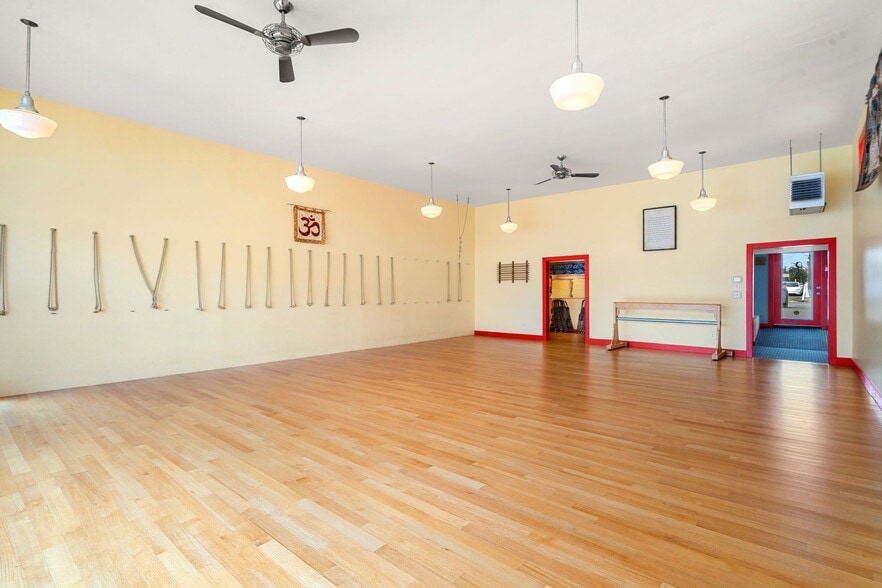 More Photos Of 710 S Lincoln St, Port Angeles General Retail For Sale