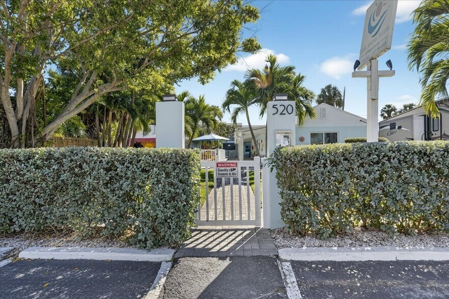 More Photos Of 520 73rd Ave, Saint Petersburg Hotel For Sale