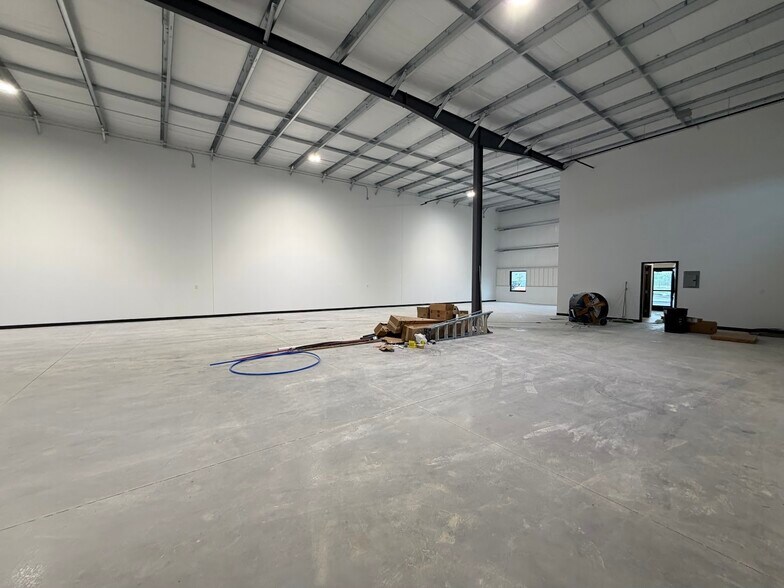 More Photos Of 830 Wesco Pky, Sheridan Warehouse For Lease