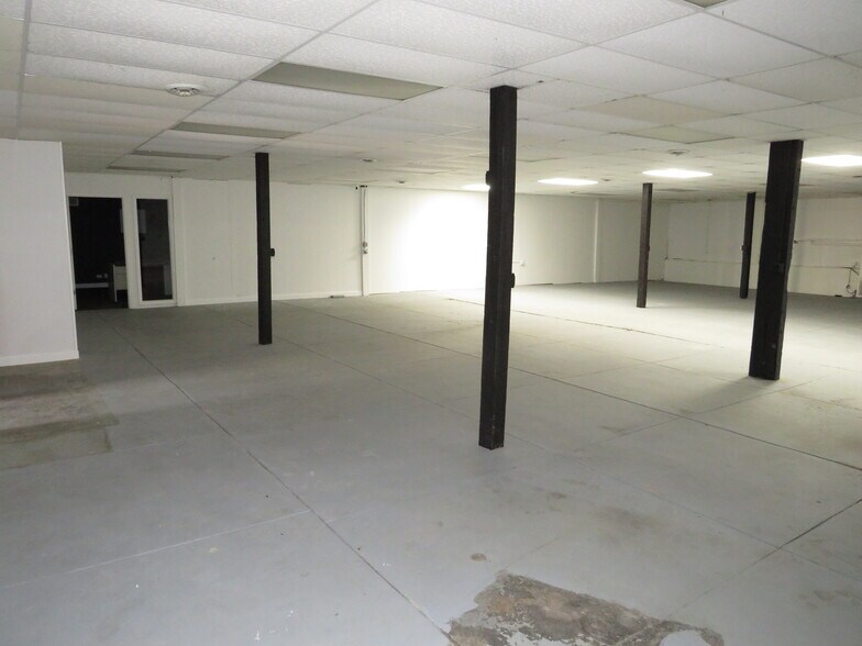 More Photos Of 300 W Joliet St, Ottawa Industrial For Sale
