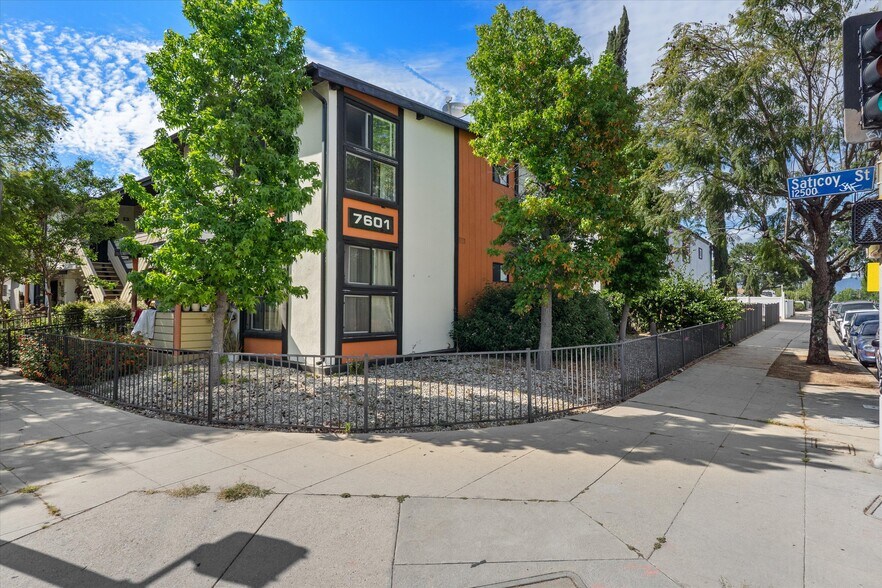 Primary Photo Of 7601 Whitsett Ave, North Hollywood Apartments For Sale