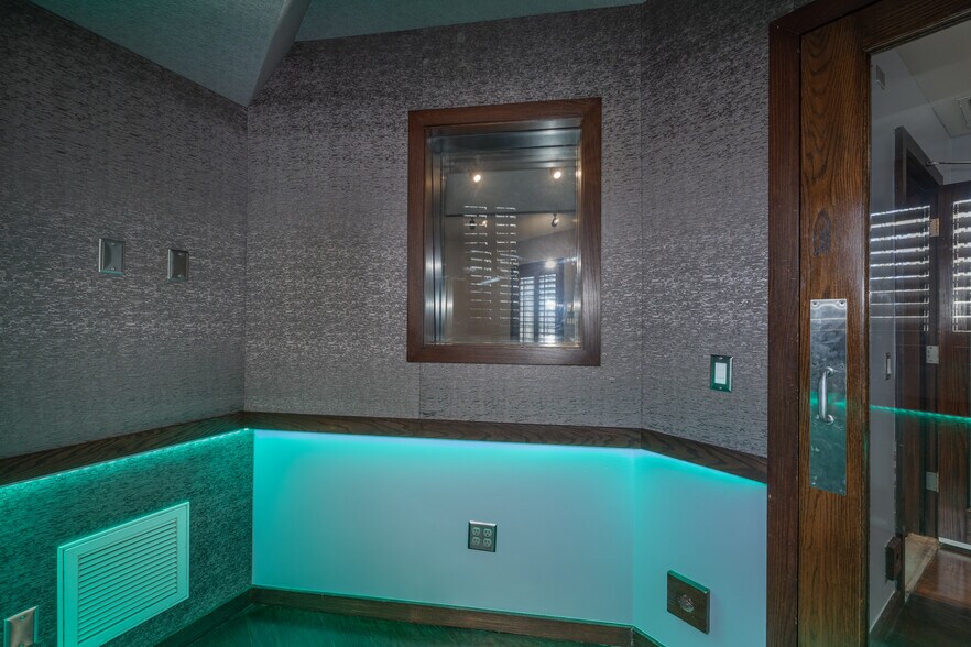 More Photos Of 5102 Vineland Ave, North Hollywood Movie Radio TVStudio For Sale