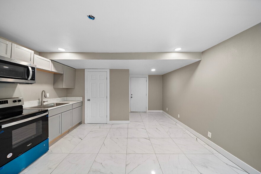 More Photos Of 2115 Broadway St, Galveston Apartments For Sale