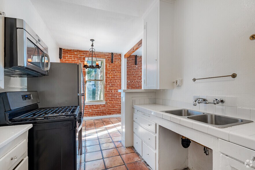 More Photos Of 1843 N Cherokee Ave, Los Angeles Apartments For Sale