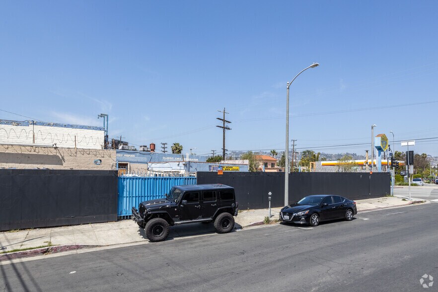 More Photos Of 8000 W 3rd St, Los Angeles Freestanding For Lease